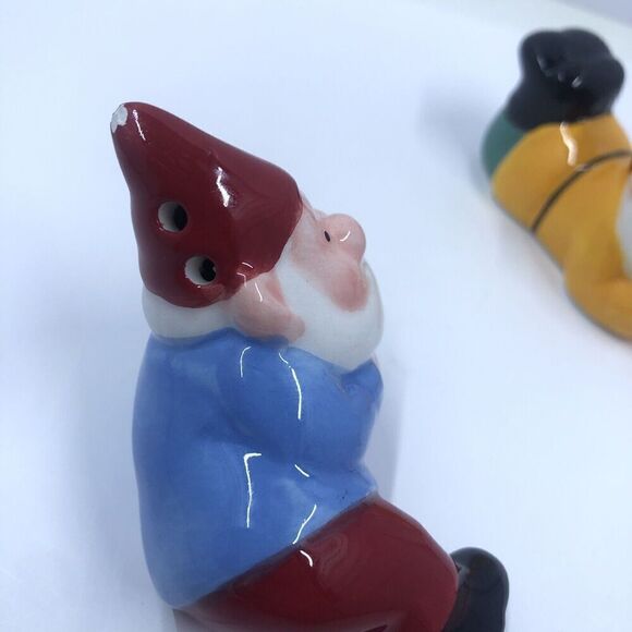 Cracker Barrel mini gnome salt and pepper shakers - Picture 4 of 14